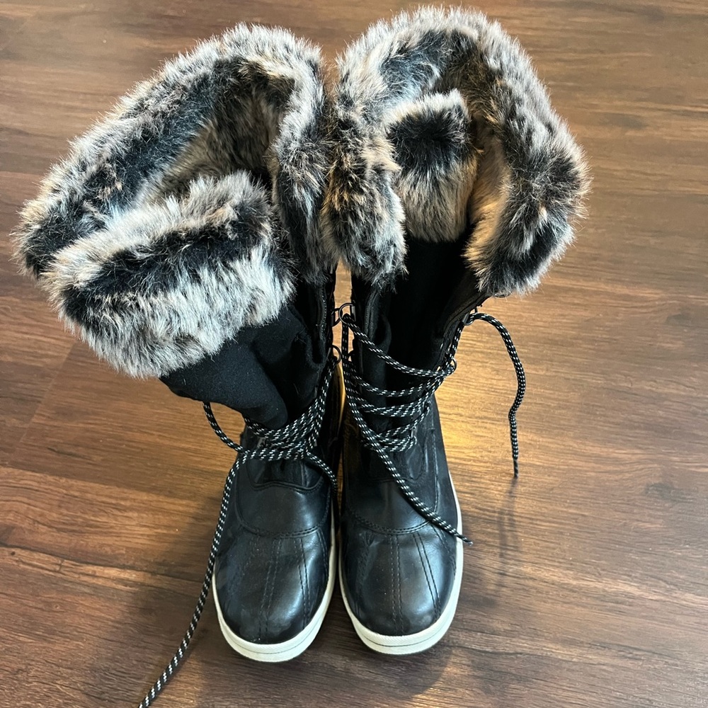 Snow boots